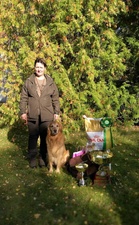 GoldenMestari 2017

Weljesten Maximus Au ja om./ohj. Minna Saksi